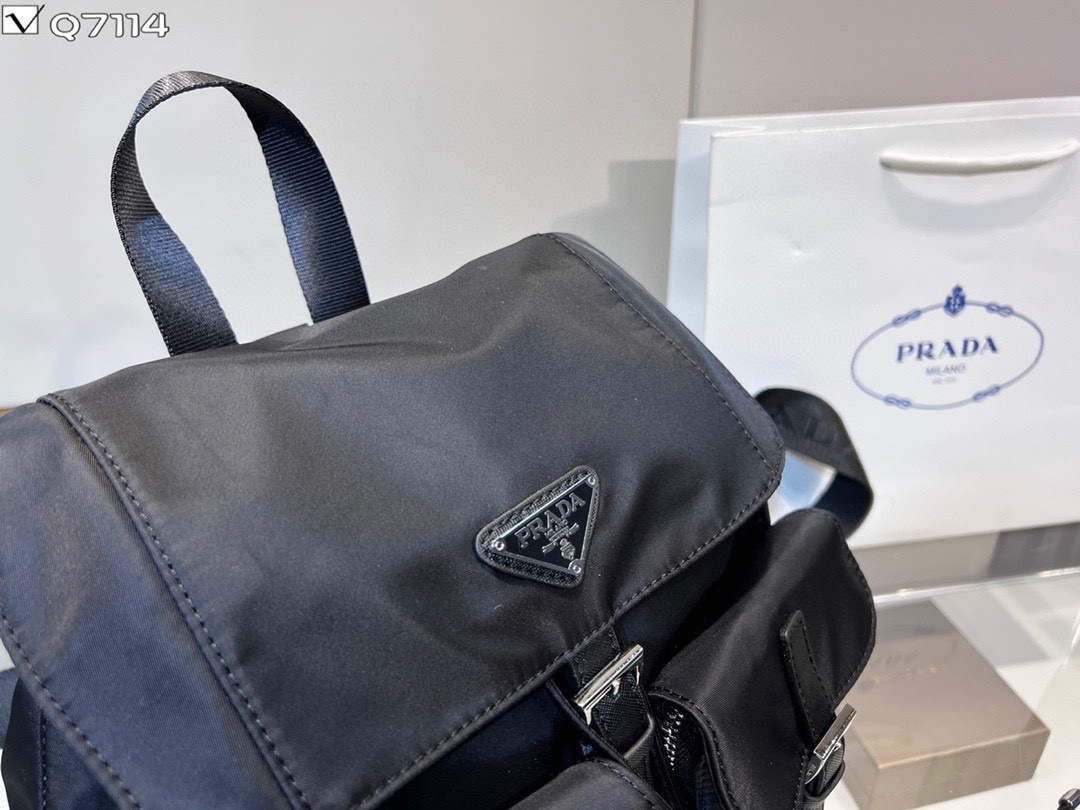 【PRADA】 番号:BA354 サイズ: 22x28x9cm