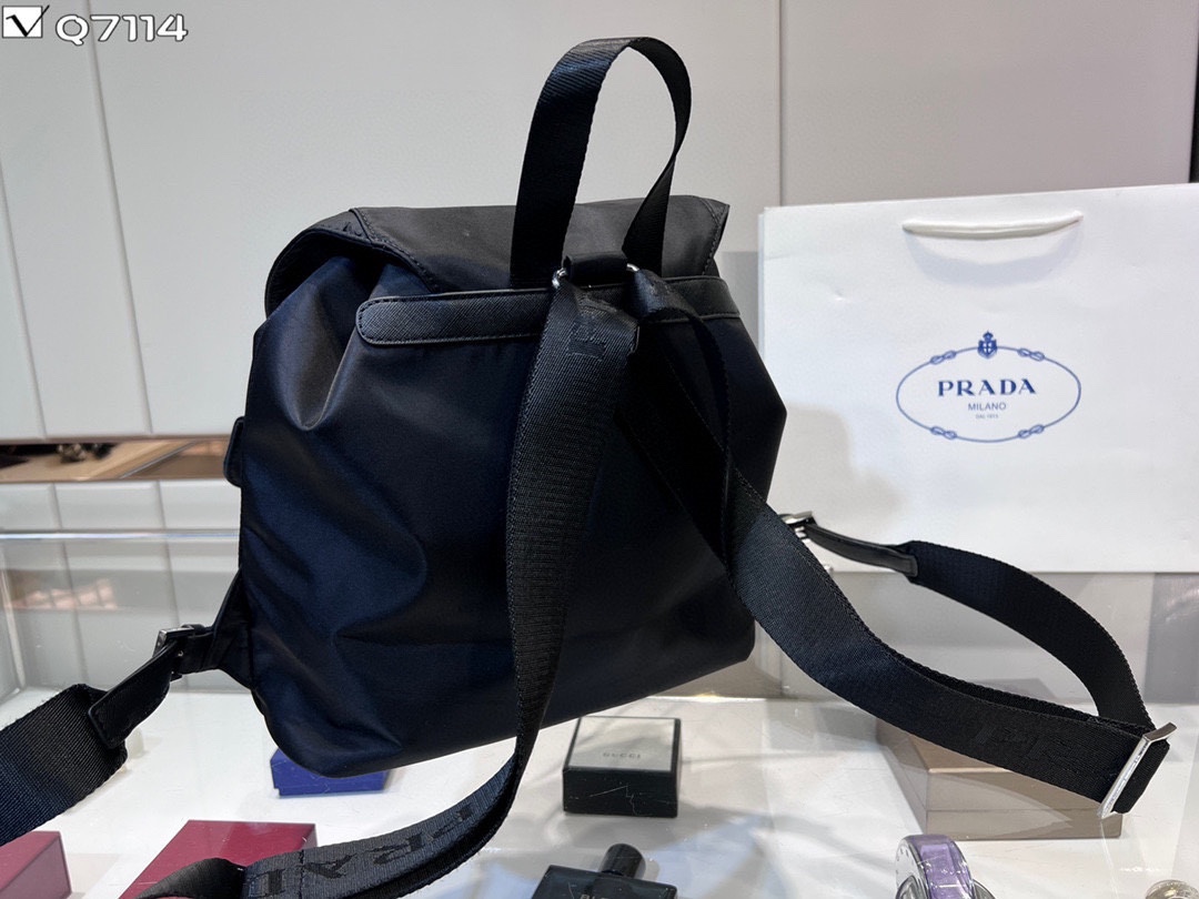 【PRADA】 番号:BA354 サイズ: 22x28x9cm