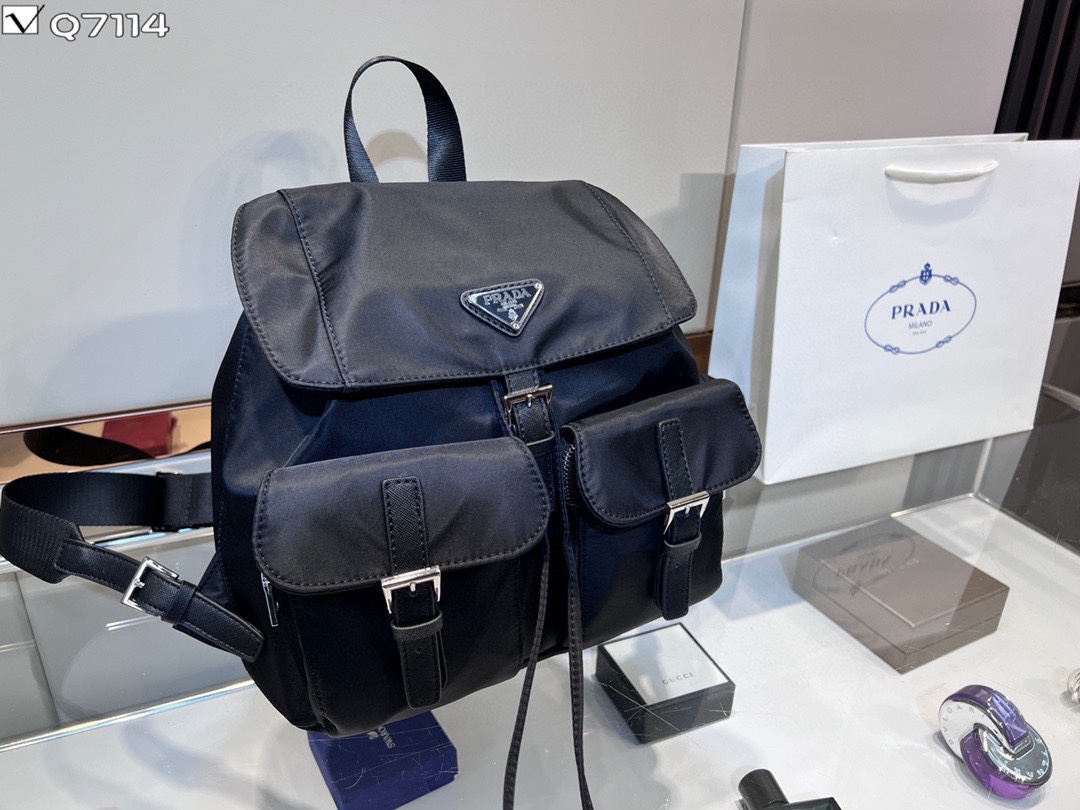 【PRADA】 番号:BA354 サイズ: 22x28x9cm