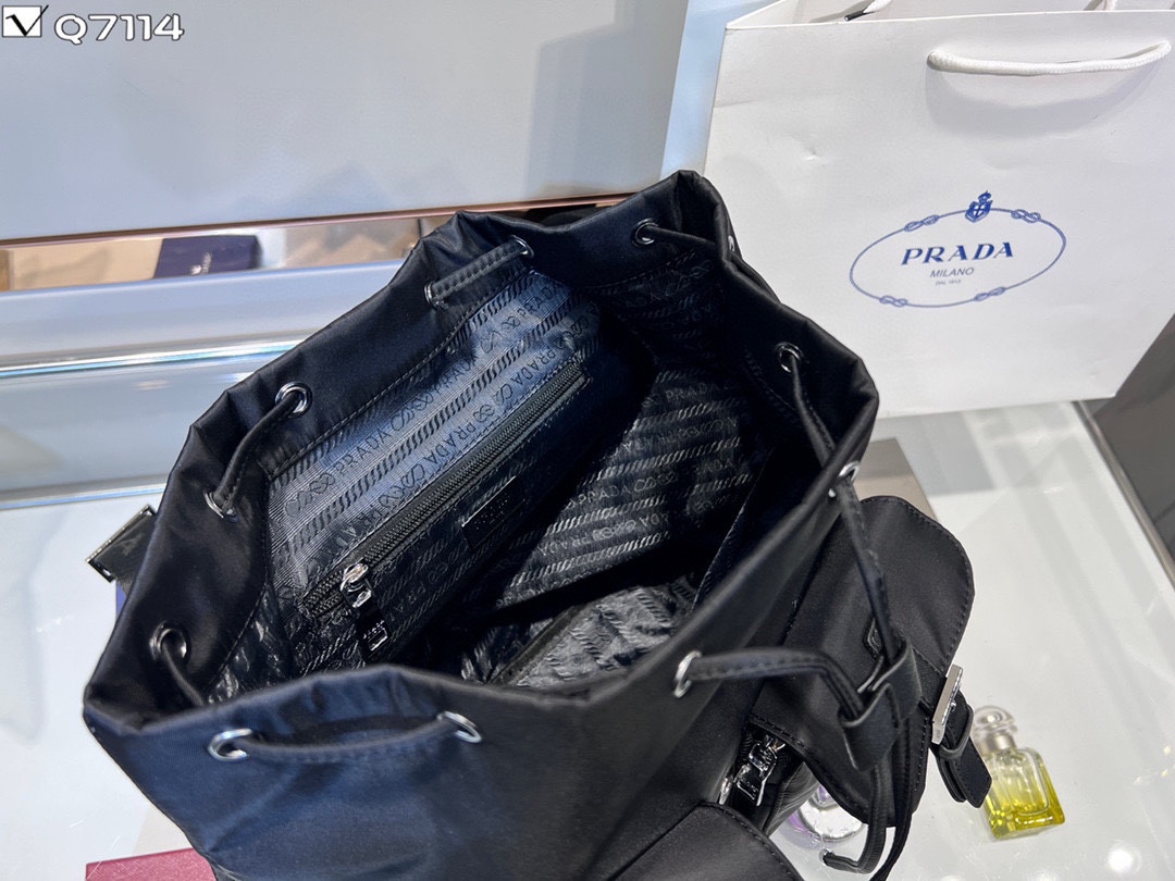 【PRADA】 番号:BA354 サイズ: 22x28x9cm