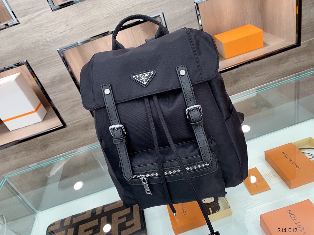 【PRADA】 番号:BA354 サイズ: 22x28x9cm
