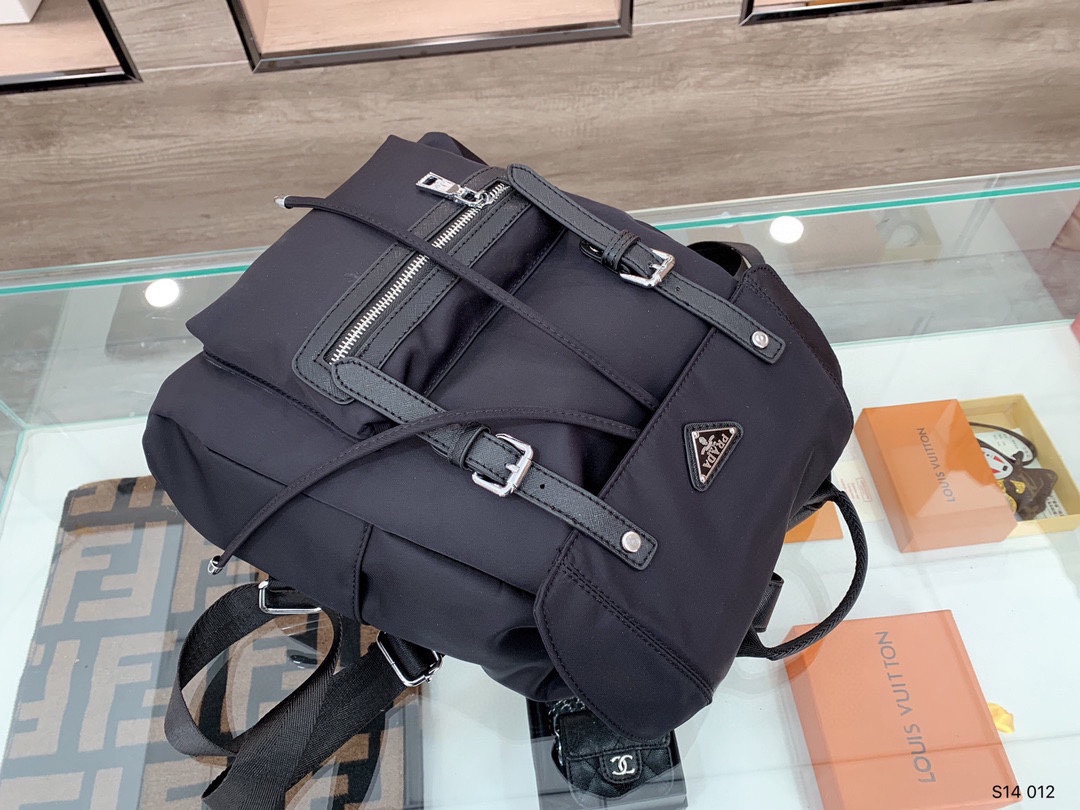 【PRADA】 番号:BA354 サイズ: 22x28x9cm