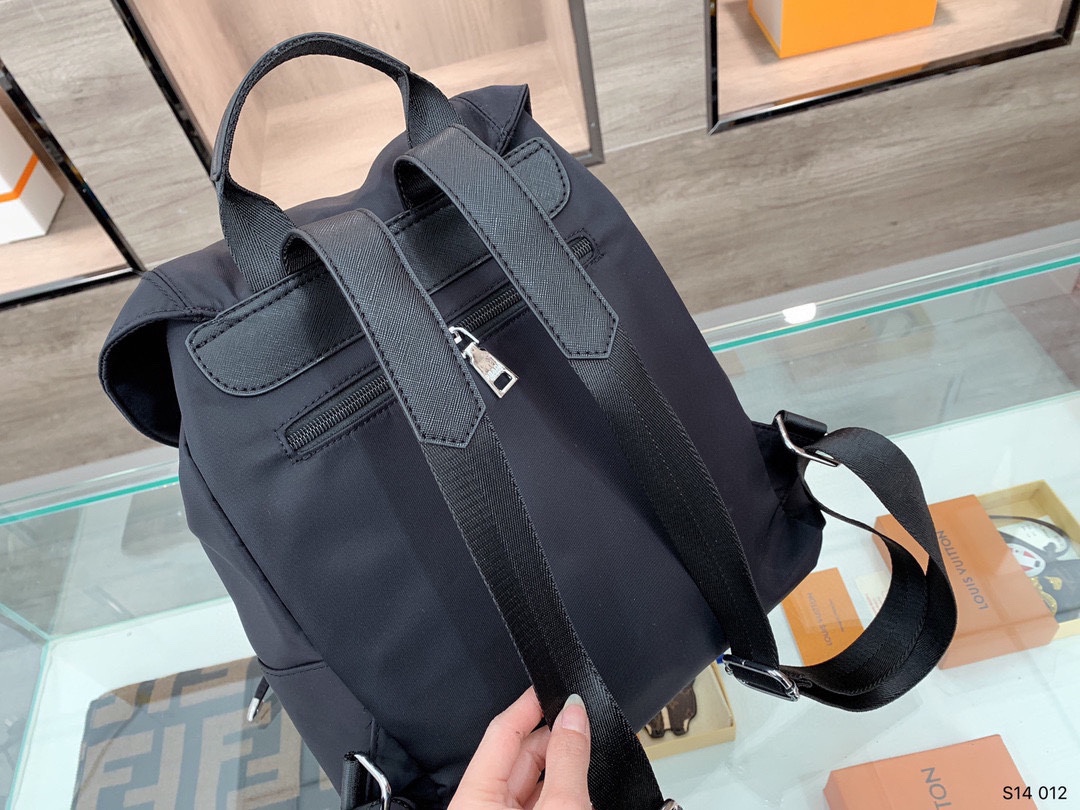 【PRADA】 番号:BA354 サイズ: 22x28x9cm
