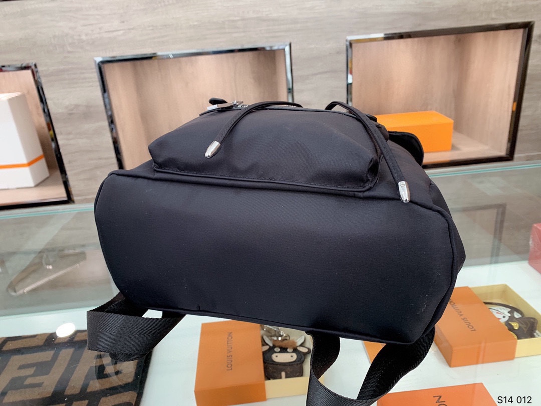 【PRADA】 番号:BA354 サイズ: 22x28x9cm