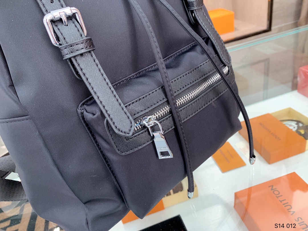 【PRADA】 番号:BA354 サイズ: 22x28x9cm