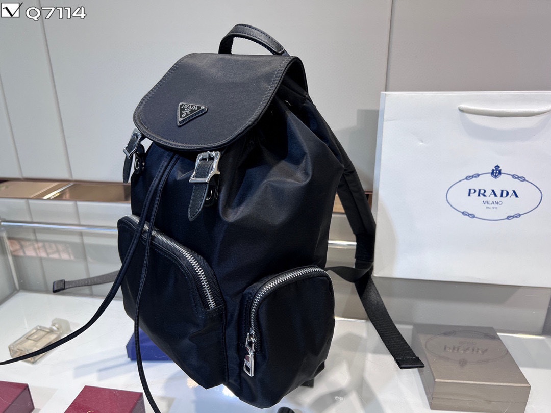 【PRADA】 番号:BA354 サイズ: 22x28x9cm