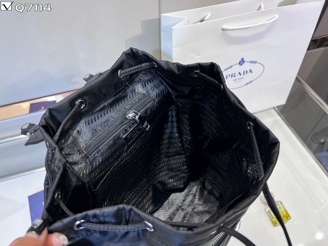 【PRADA】 番号:BA354 サイズ: 22x28x9cm