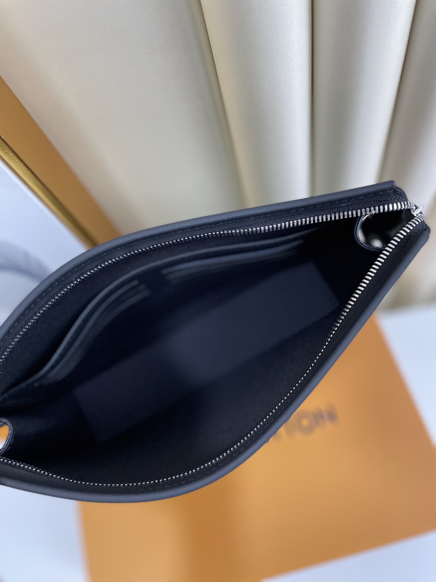 【LOUIS VUITTON】ZIPPY VERTICAL 20x10x2cm