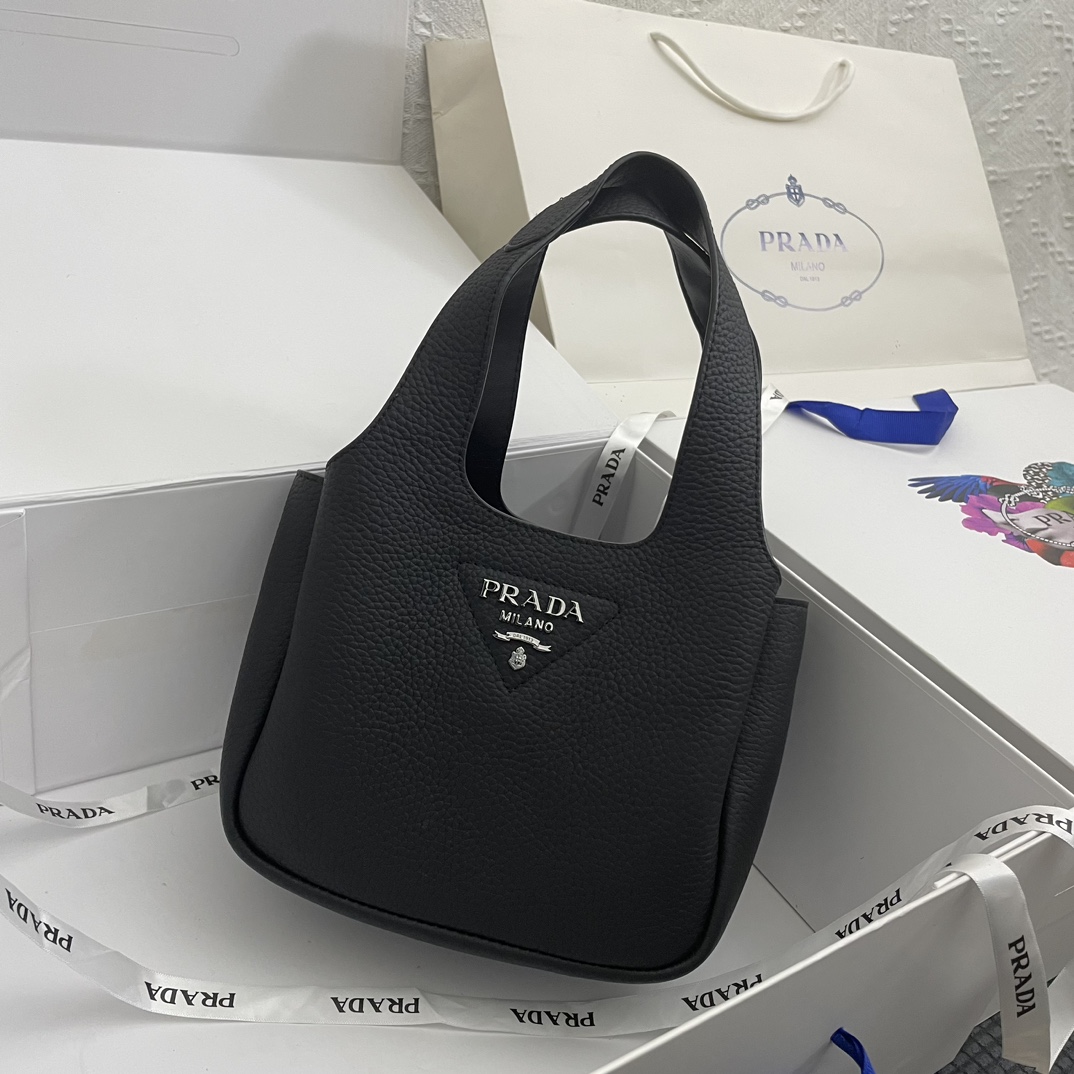 【PRADA】 番号:BA354 サイズ: 22x28x9cm