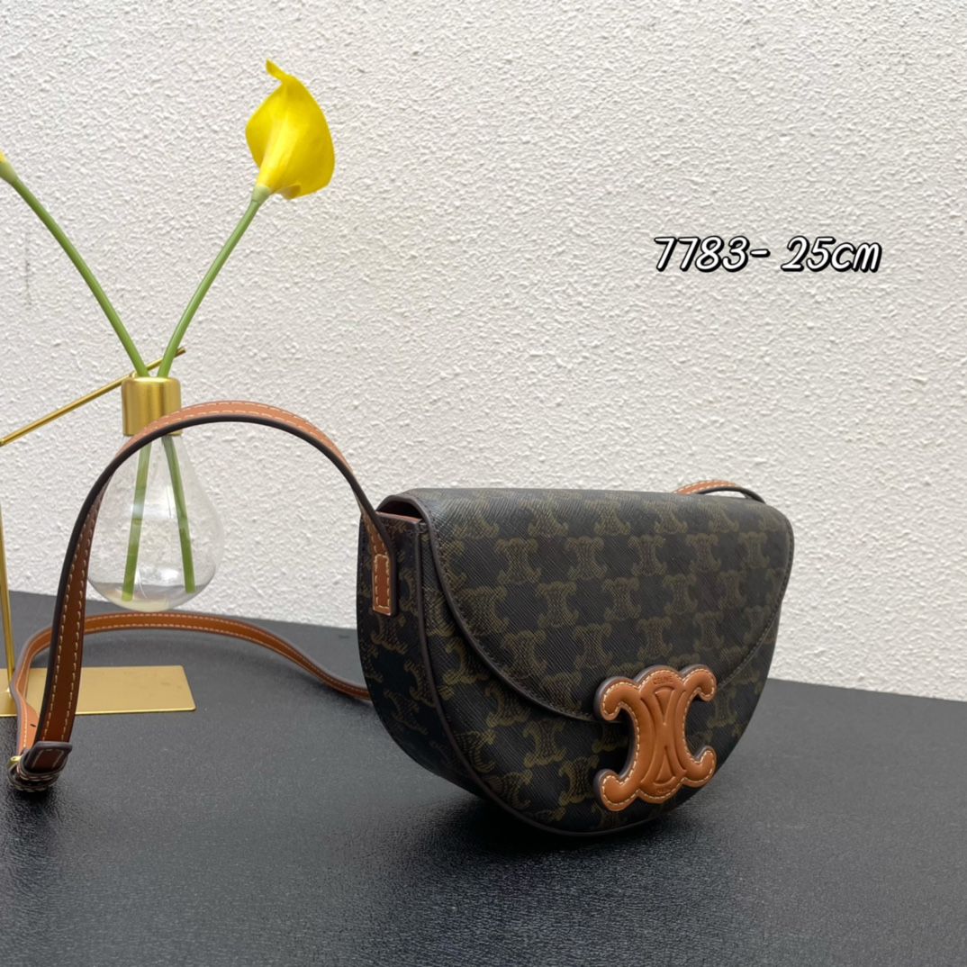 【CELINE】BESACE TRIOMPHE 23 X 13.5 X 6cm