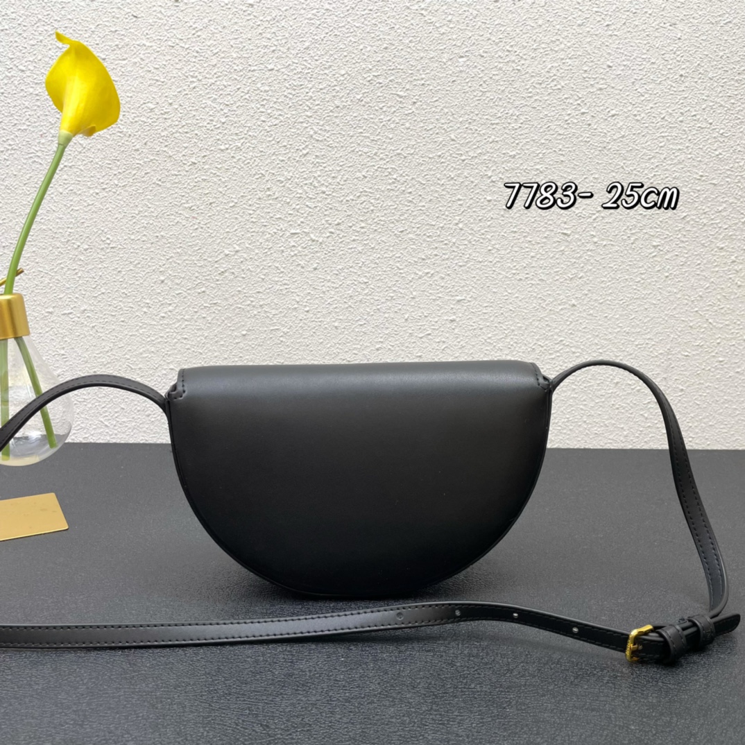 【CELINE】BESACE TRIOMPHE 23 X 13.5 X 6cm