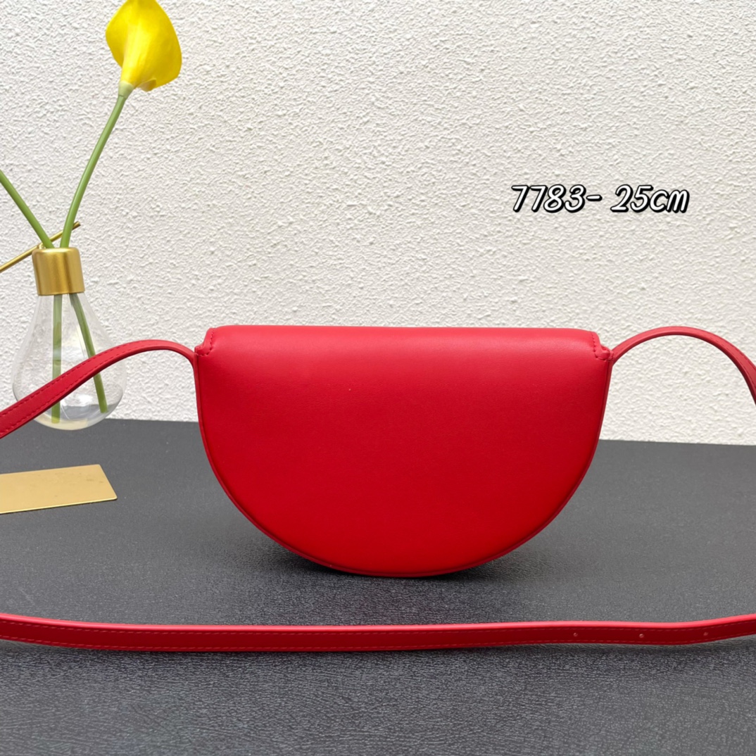 【CELINE】BESACE TRIOMPHE 23 X 13.5 X 6cm