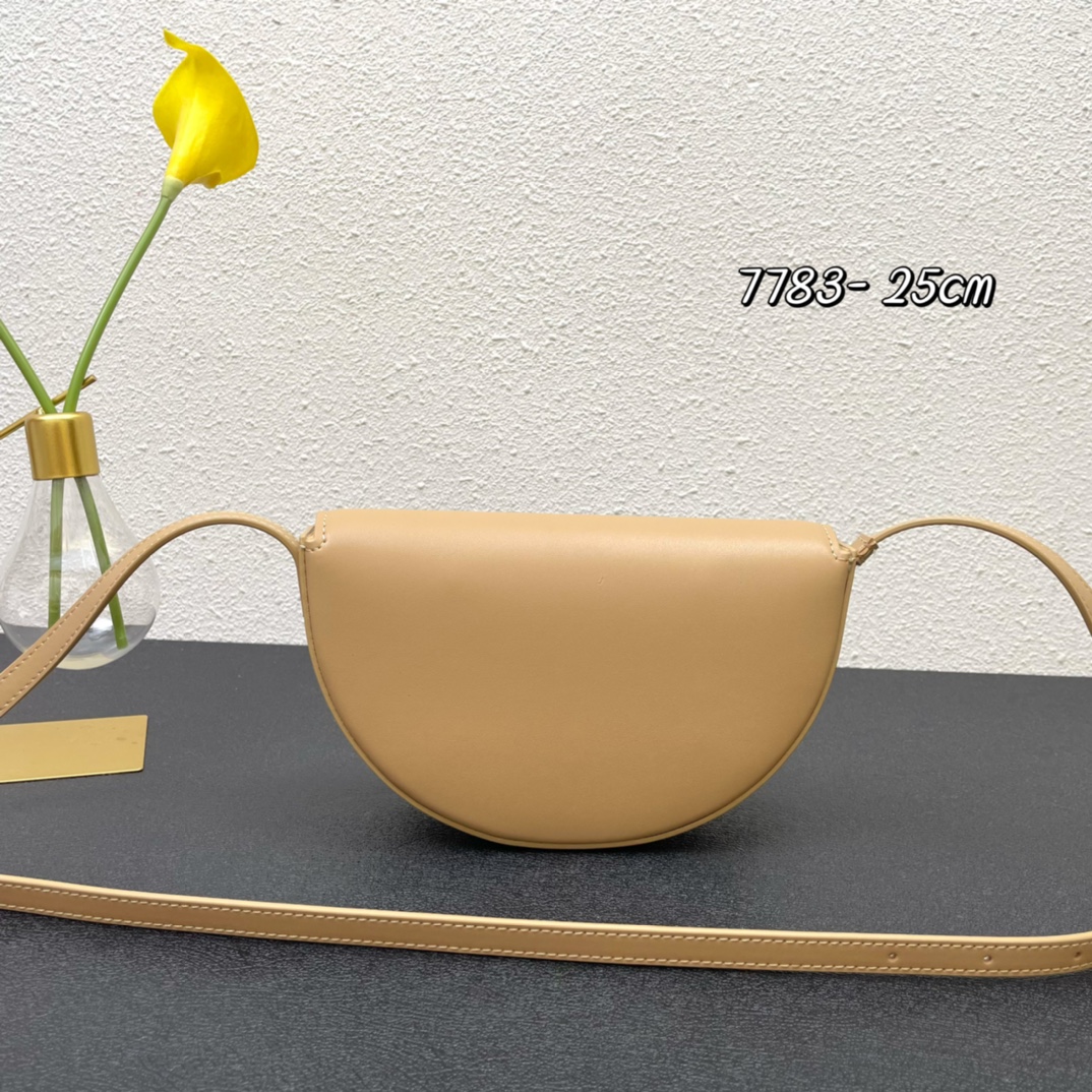 【CELINE】BESACE TRIOMPHE 23 X 13.5 X 6cm