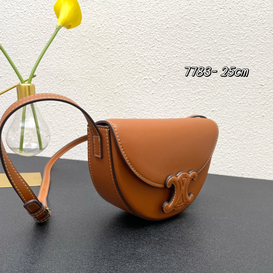 【CELINE】BESACE TRIOMPHE 23 X 13.5 X 6cm