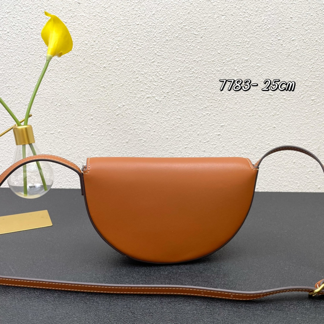 【CELINE】BESACE TRIOMPHE 23 X 13.5 X 6cm