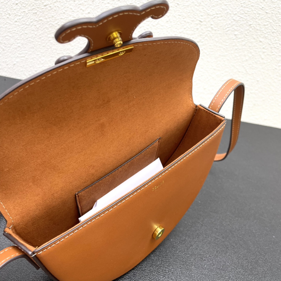 【CELINE】BESACE TRIOMPHE 23 X 13.5 X 6cm