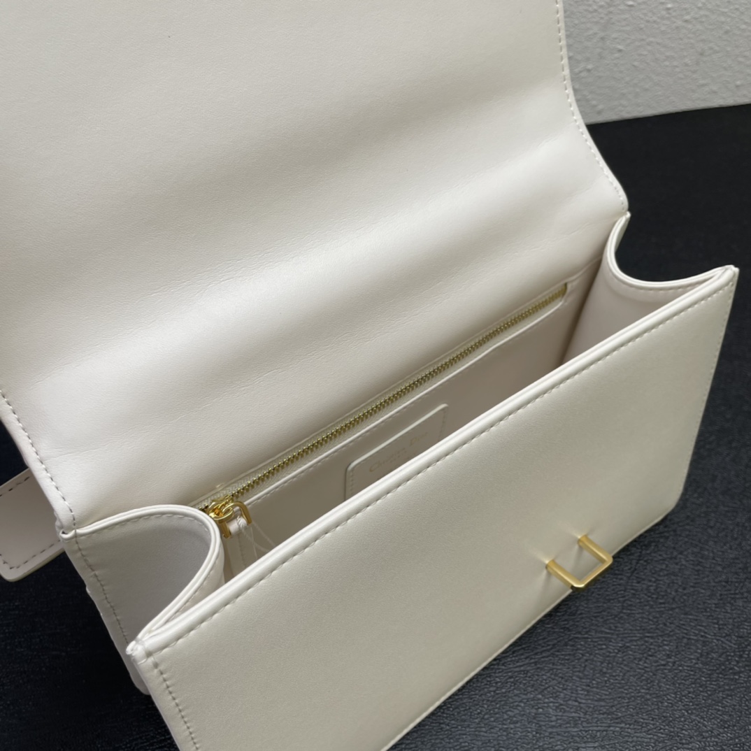 【シャネル】新作人気の斜め掛け cf mini handle 20cm カーフスキン -2色