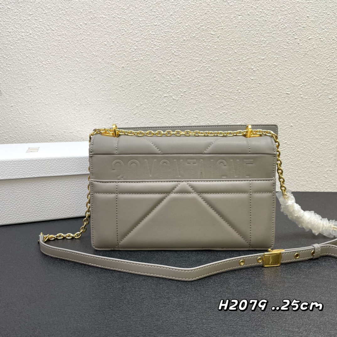 【シャネル】新作人気の斜め掛け cf mini handle 20cm カーフスキン -2色