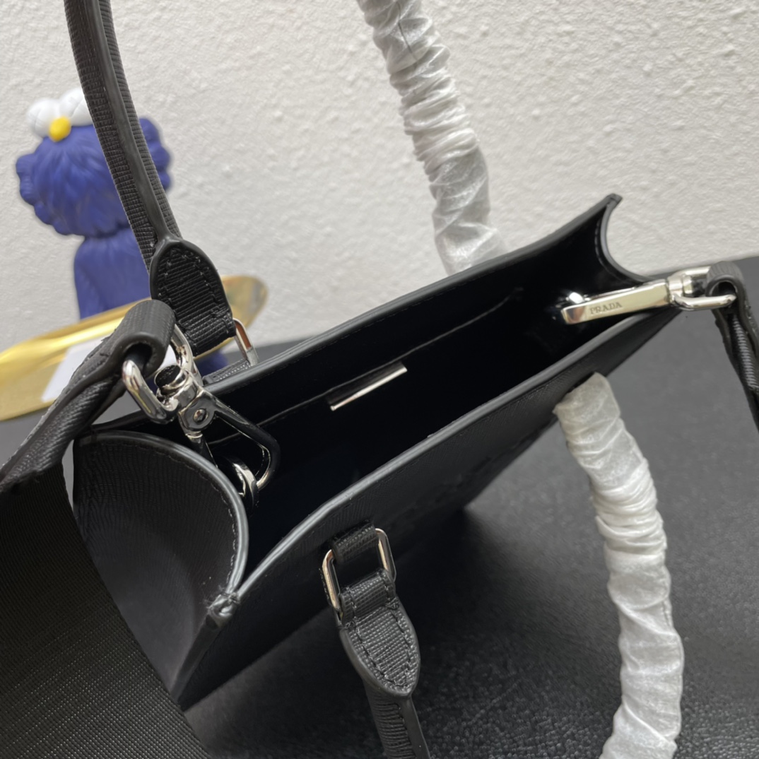 【PRADA】 番号:BA354 サイズ: 22x28x9cm