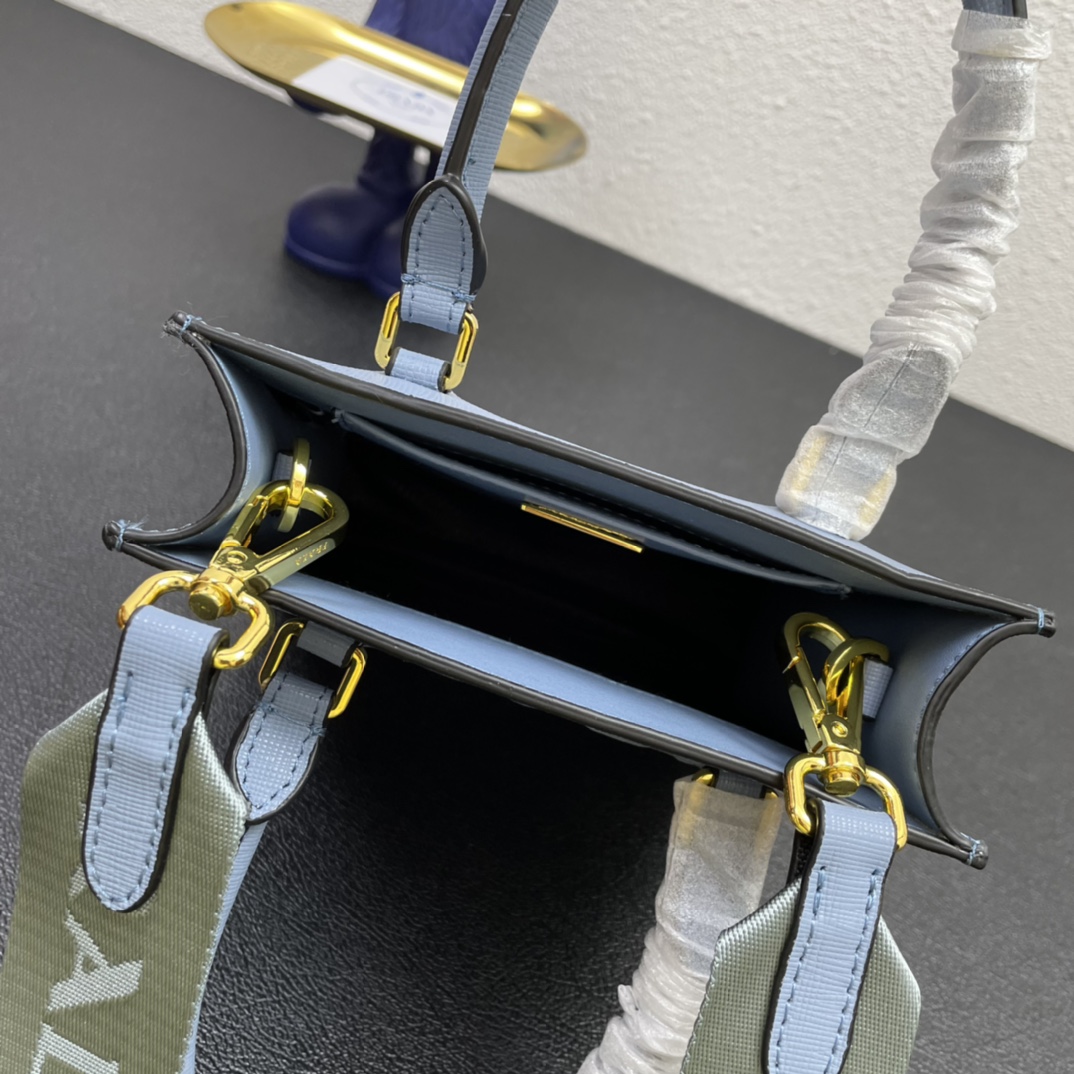 【PRADA】 番号:BA354 サイズ: 22x28x9cm