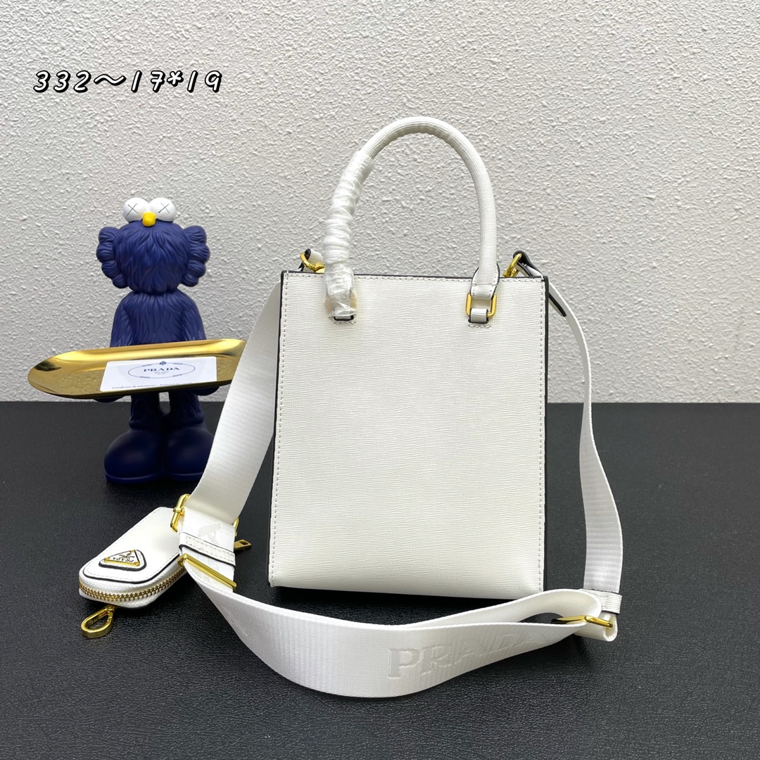 【PRADA】 番号:BA354 サイズ: 22x28x9cm
