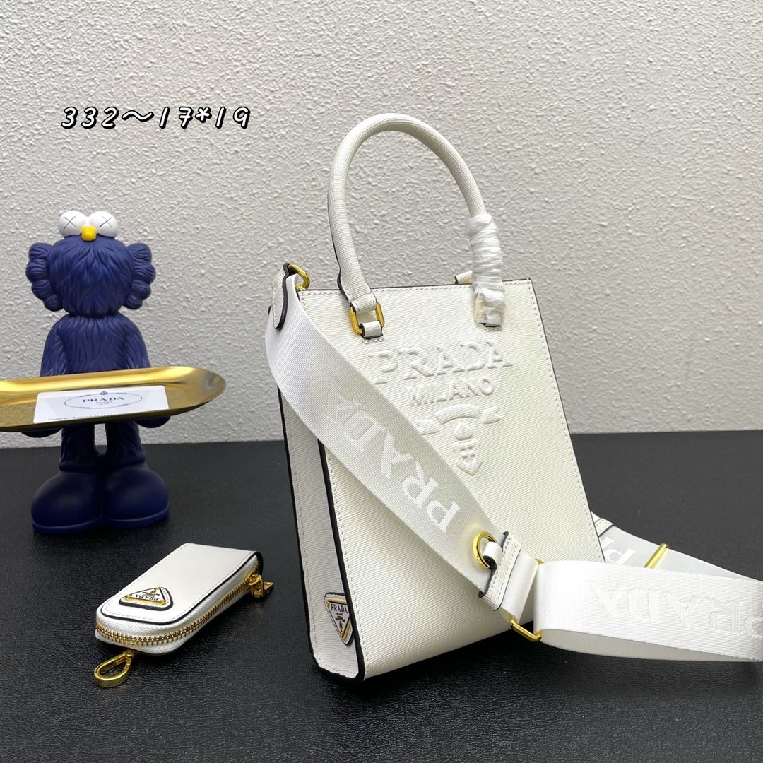 【PRADA】 番号:BA354 サイズ: 22x28x9cm
