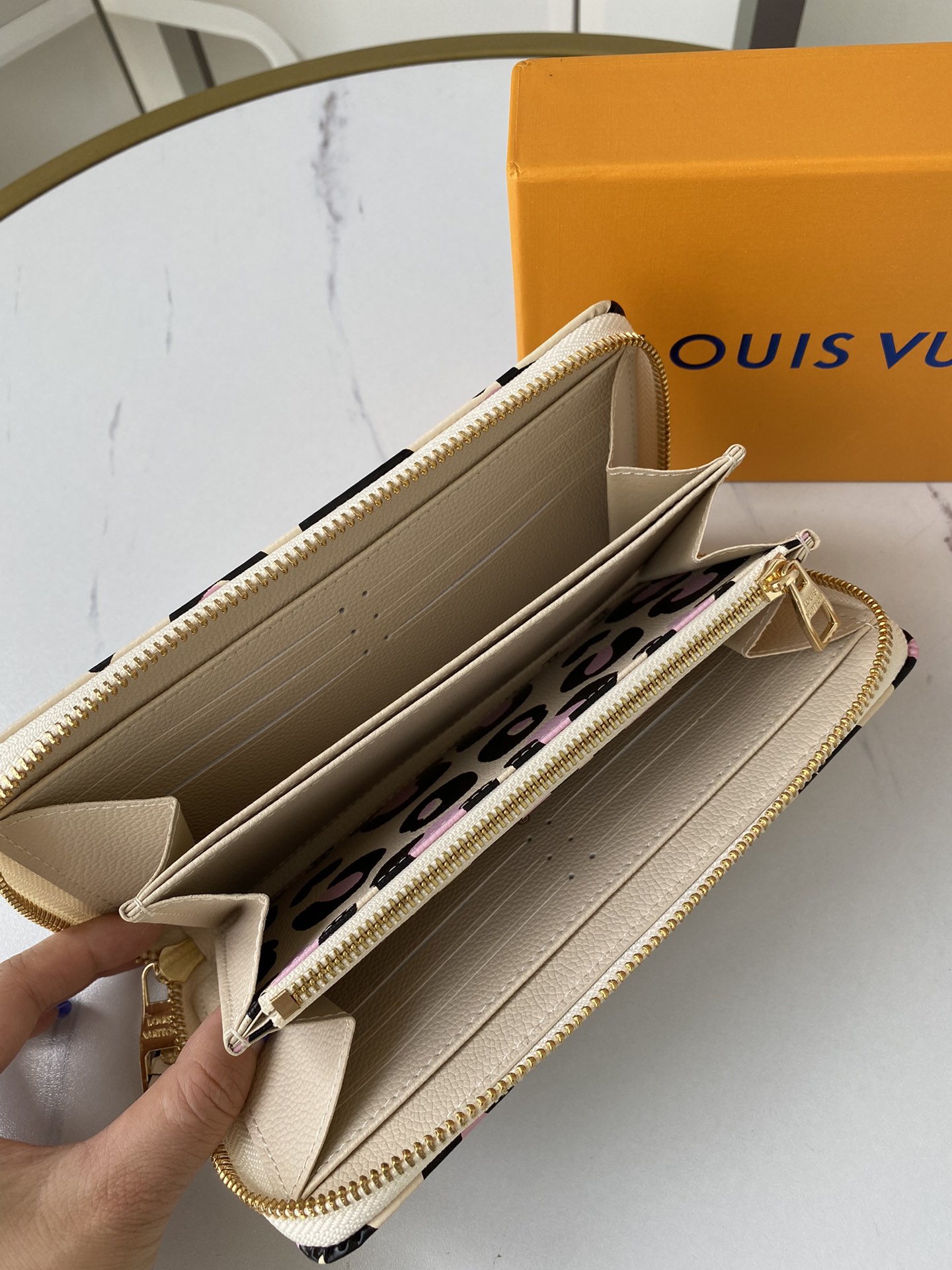 【LOUIS VUITTON】ZIPPY VERTICAL 20x10x2cm