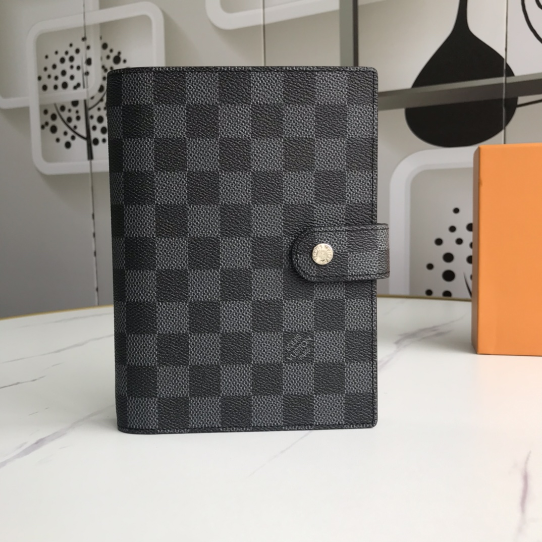 【LOUIS VUITTON】14 x 18 cm