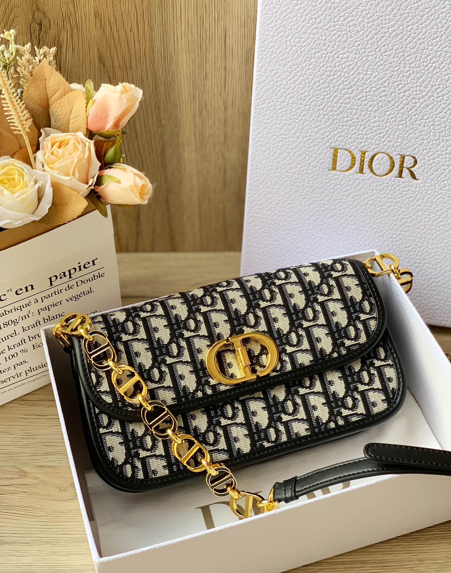 【DIOR】30 Montaigne Avenue  22.5×12.5×6.5cm