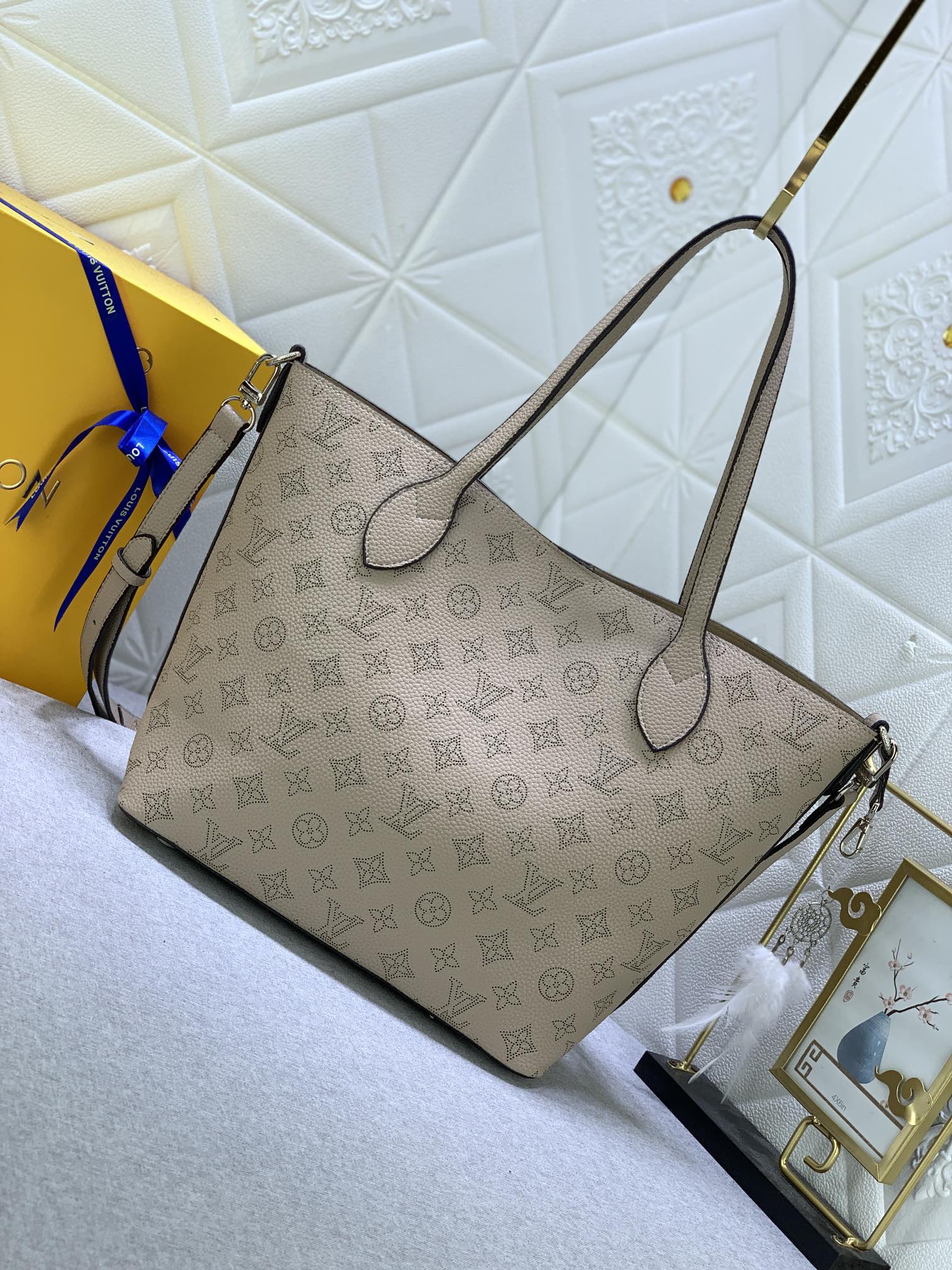 【LOUIS VUITTON】Blossom 30x 27.5 x 16CM
