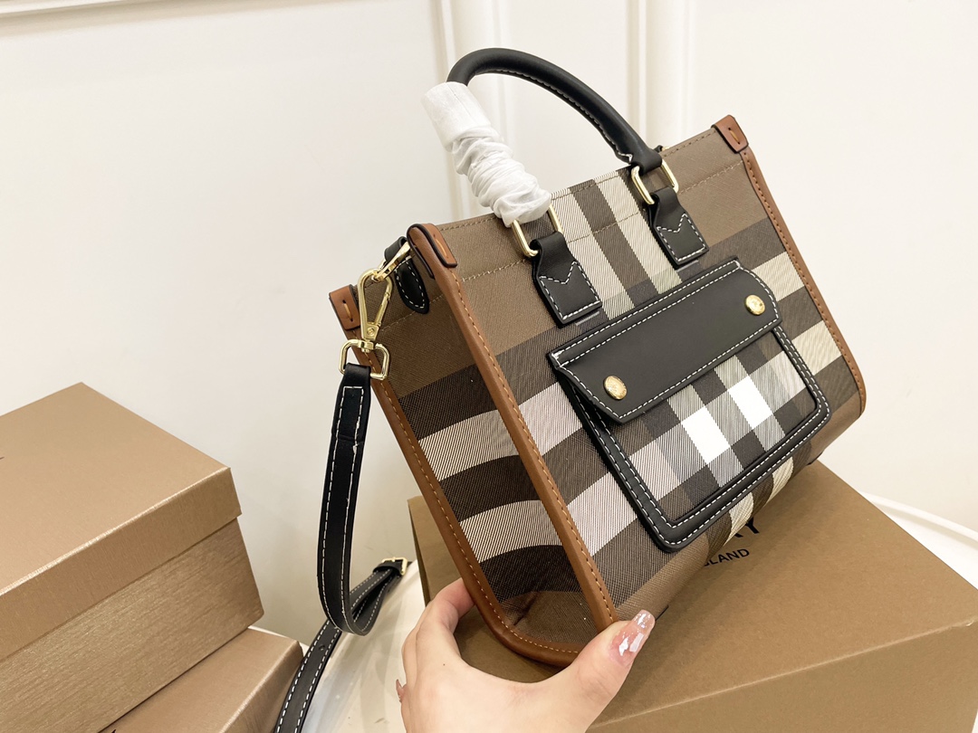 【Burberry】40*30*6CM