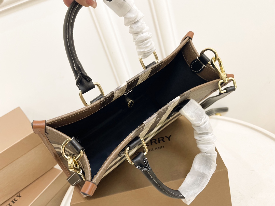 【Burberry】40*30*6CM