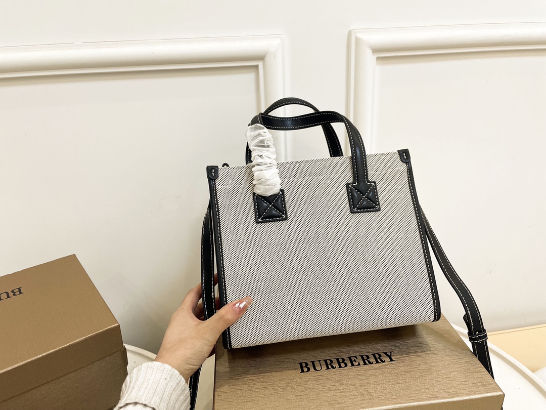 【Burberry】40*30*6CM