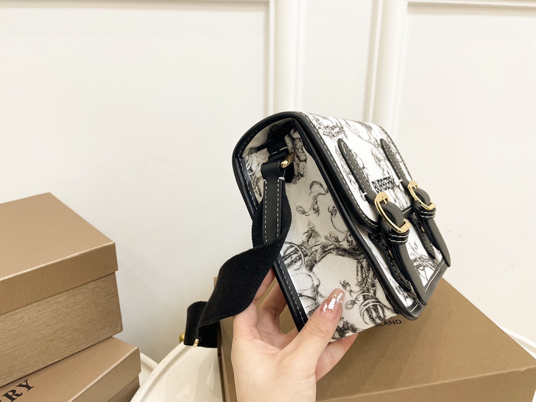 【Burberry】17*15*8CM