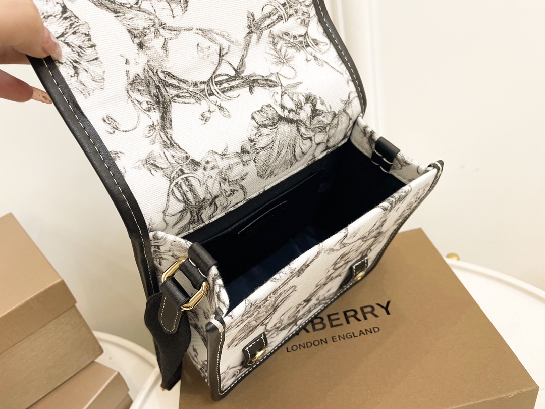 【Burberry】17*15*8CM