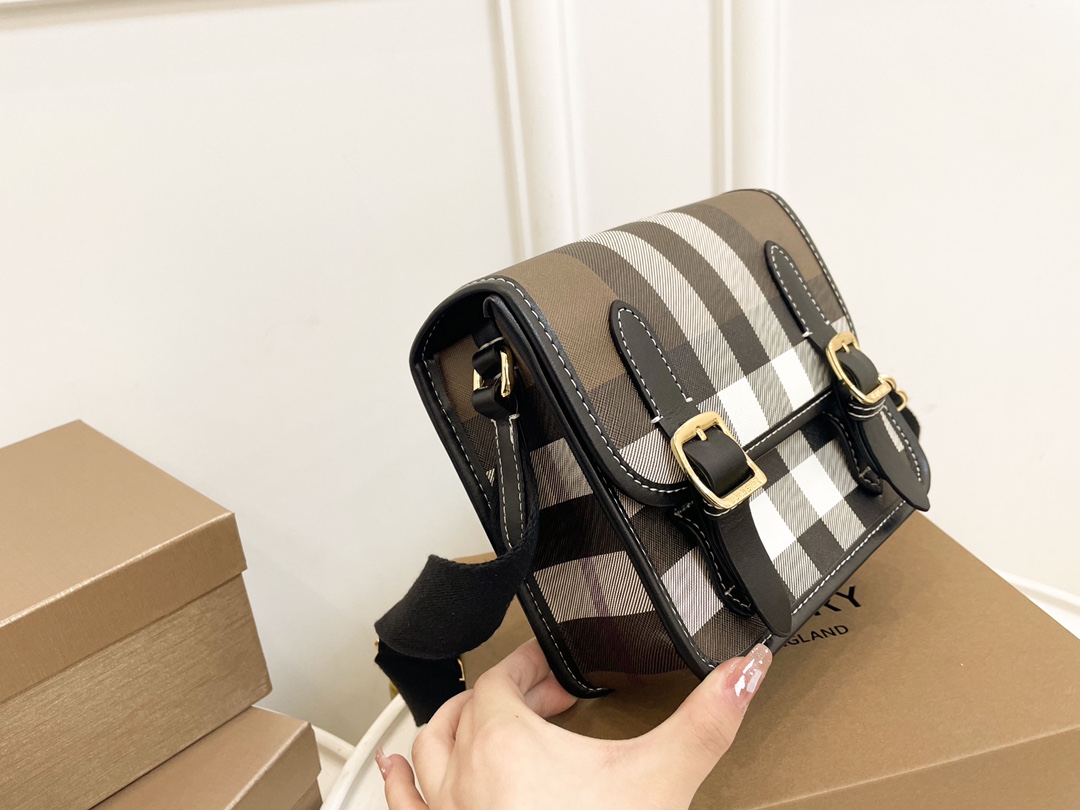 【Burberry】17*15*8CM