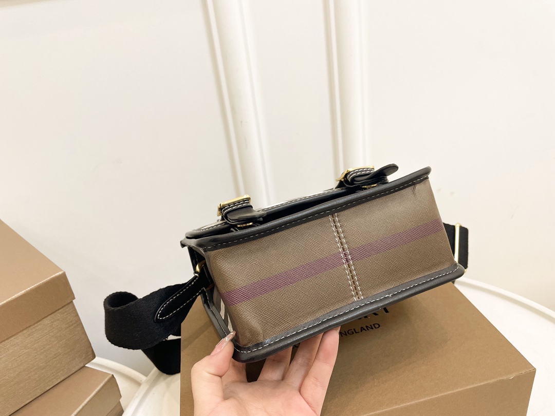 【Burberry】17*15*8CM