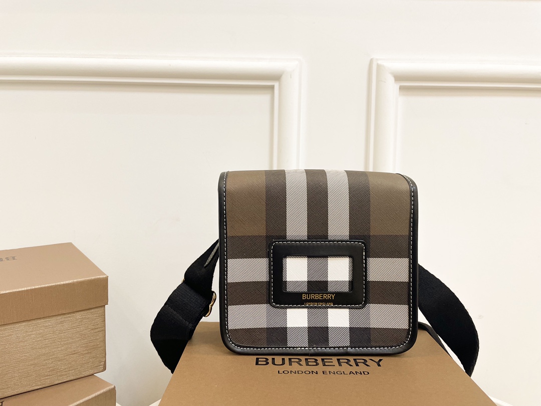 【Burberry】17*15*8CM