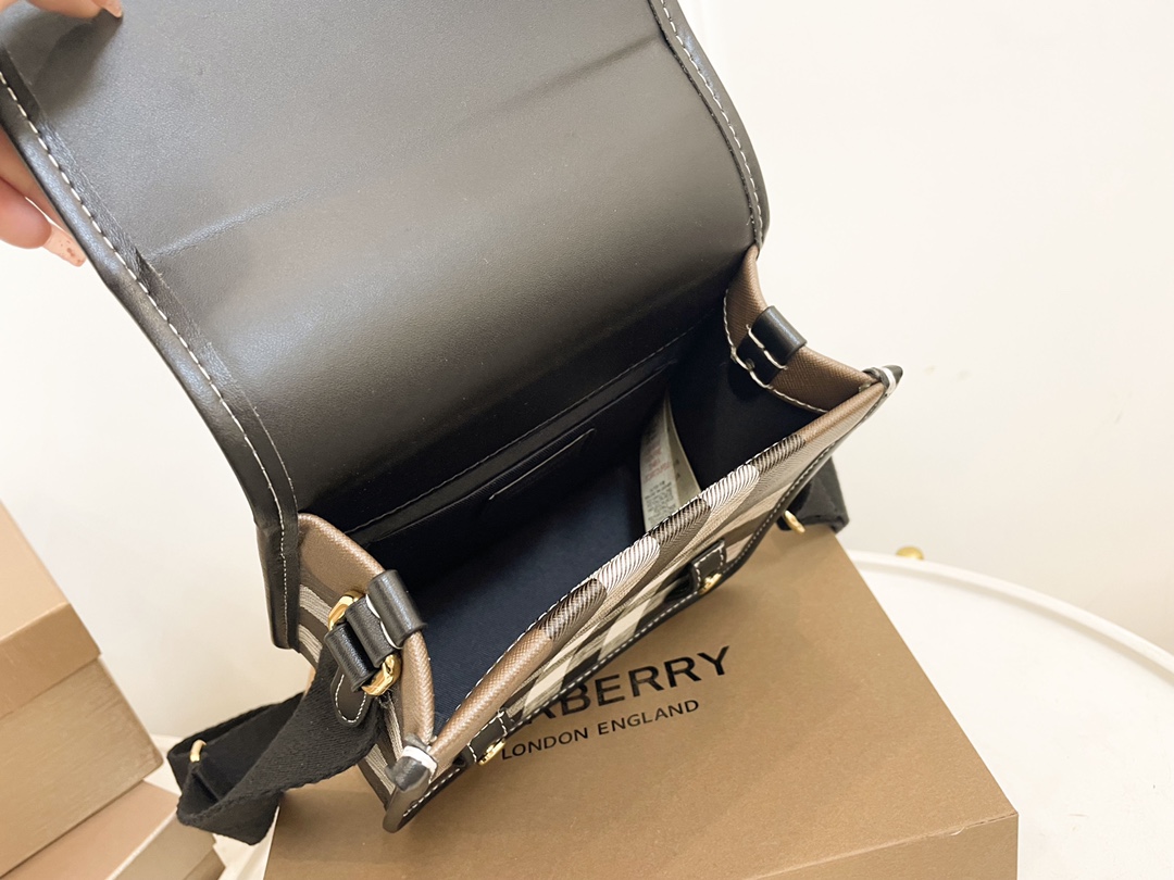 【Burberry】17*15*8CM