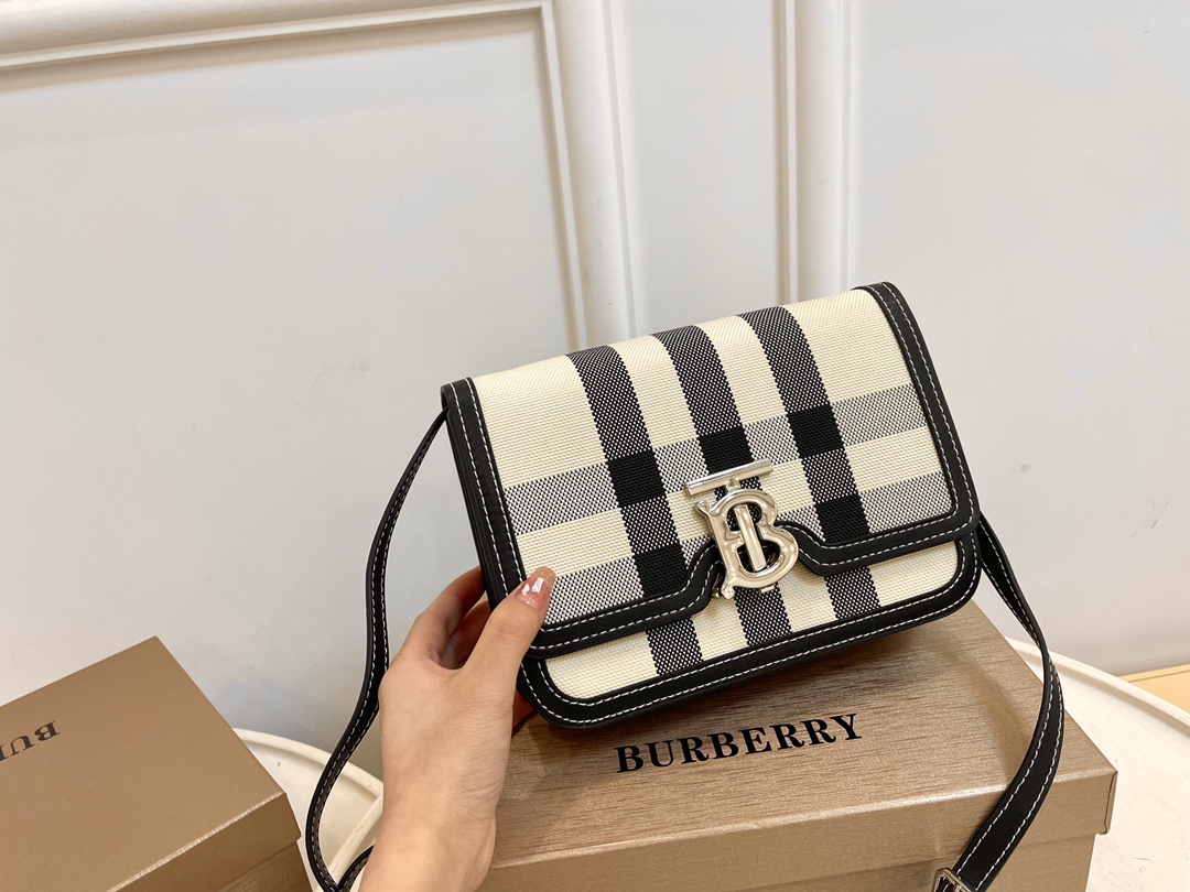 【Burberry】21*14*7CM