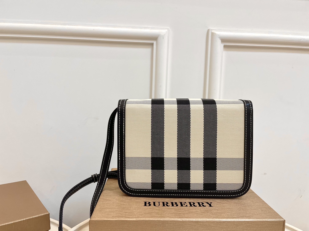 【Burberry】21*14*7CM