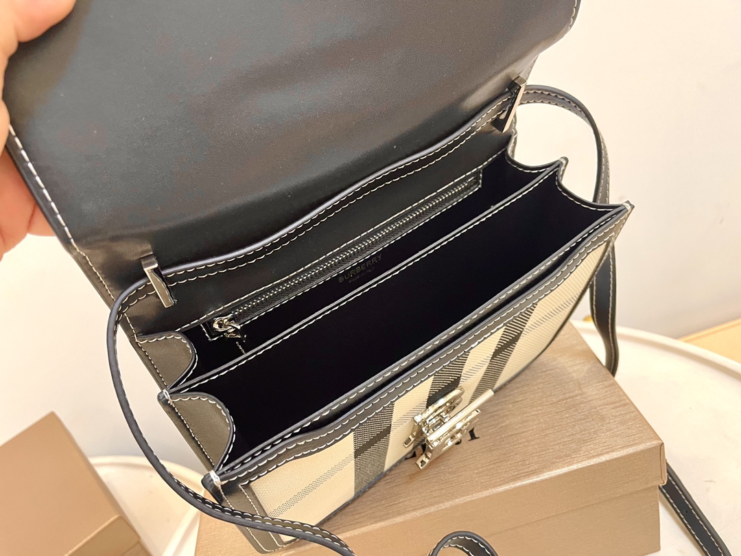 【Burberry】21*14*7CM