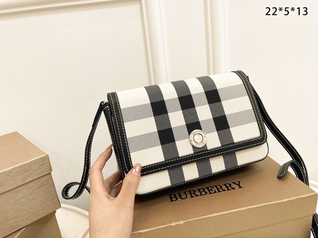 【Burberry】22*13*5CM