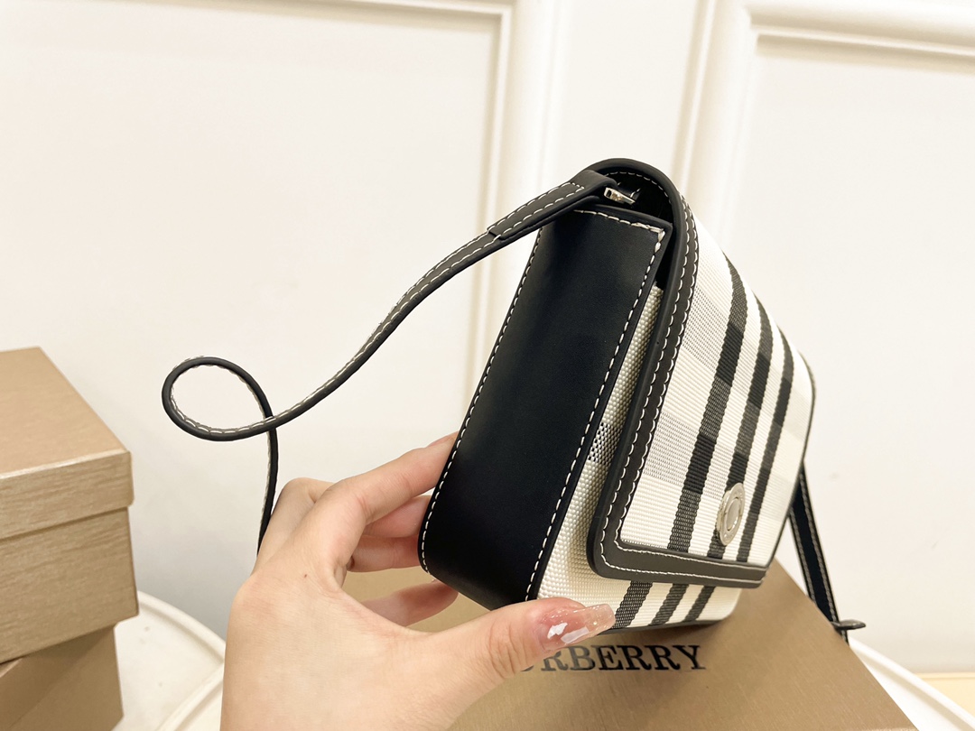 【Burberry】22*13*5CM