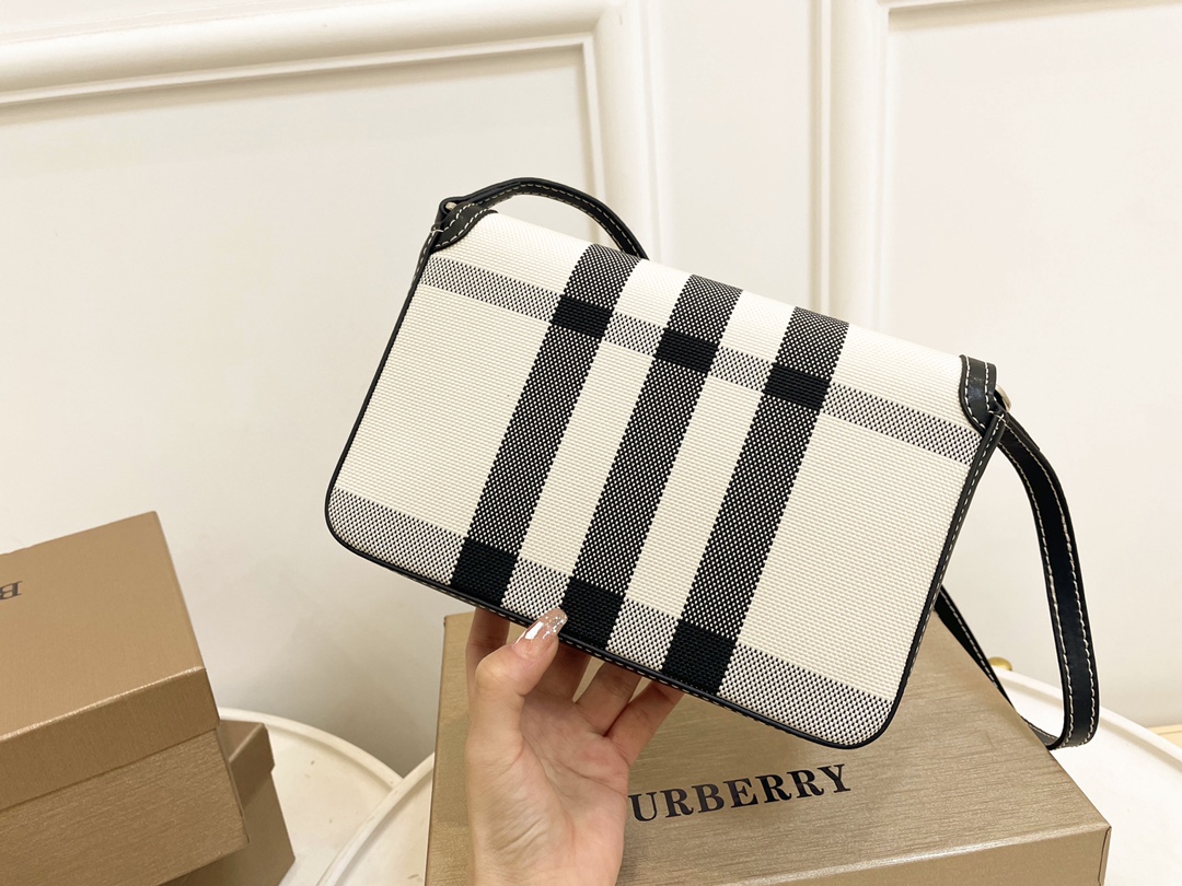 【Burberry】22*13*5CM