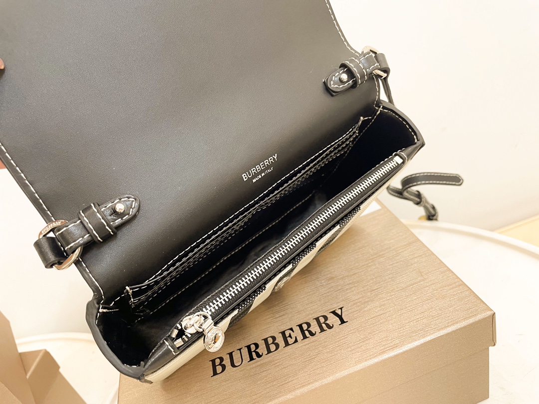 【Burberry】22*13*5CM