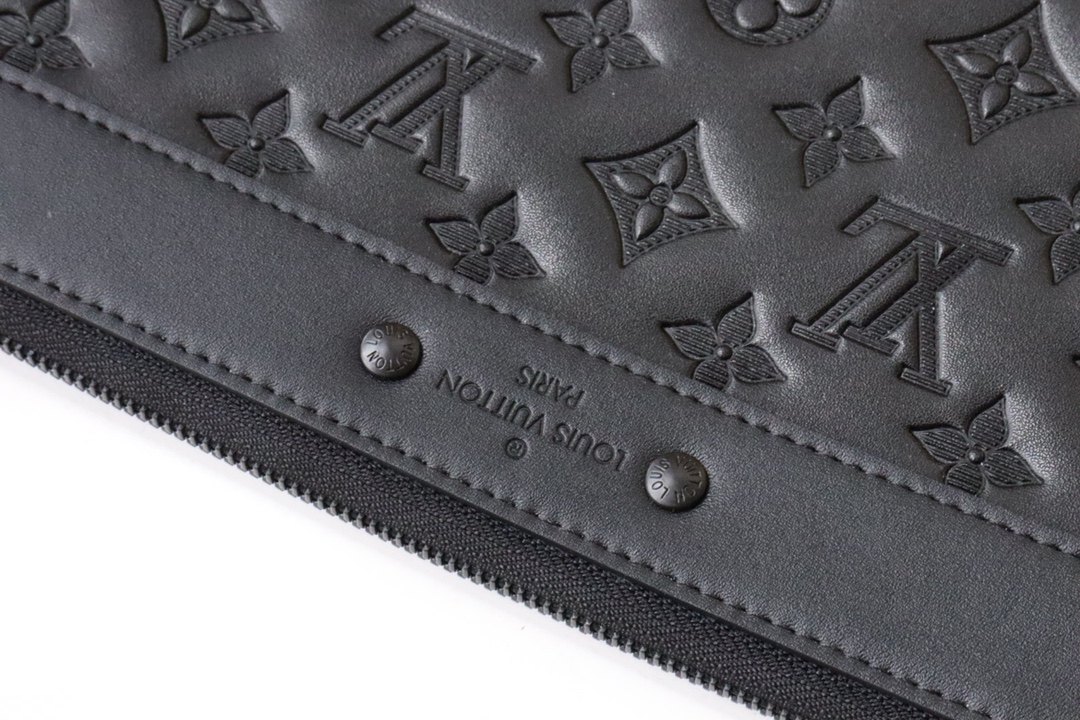 【LOUIS VUITTON】Pochette Jour 35 x 25 x 2.8 cm