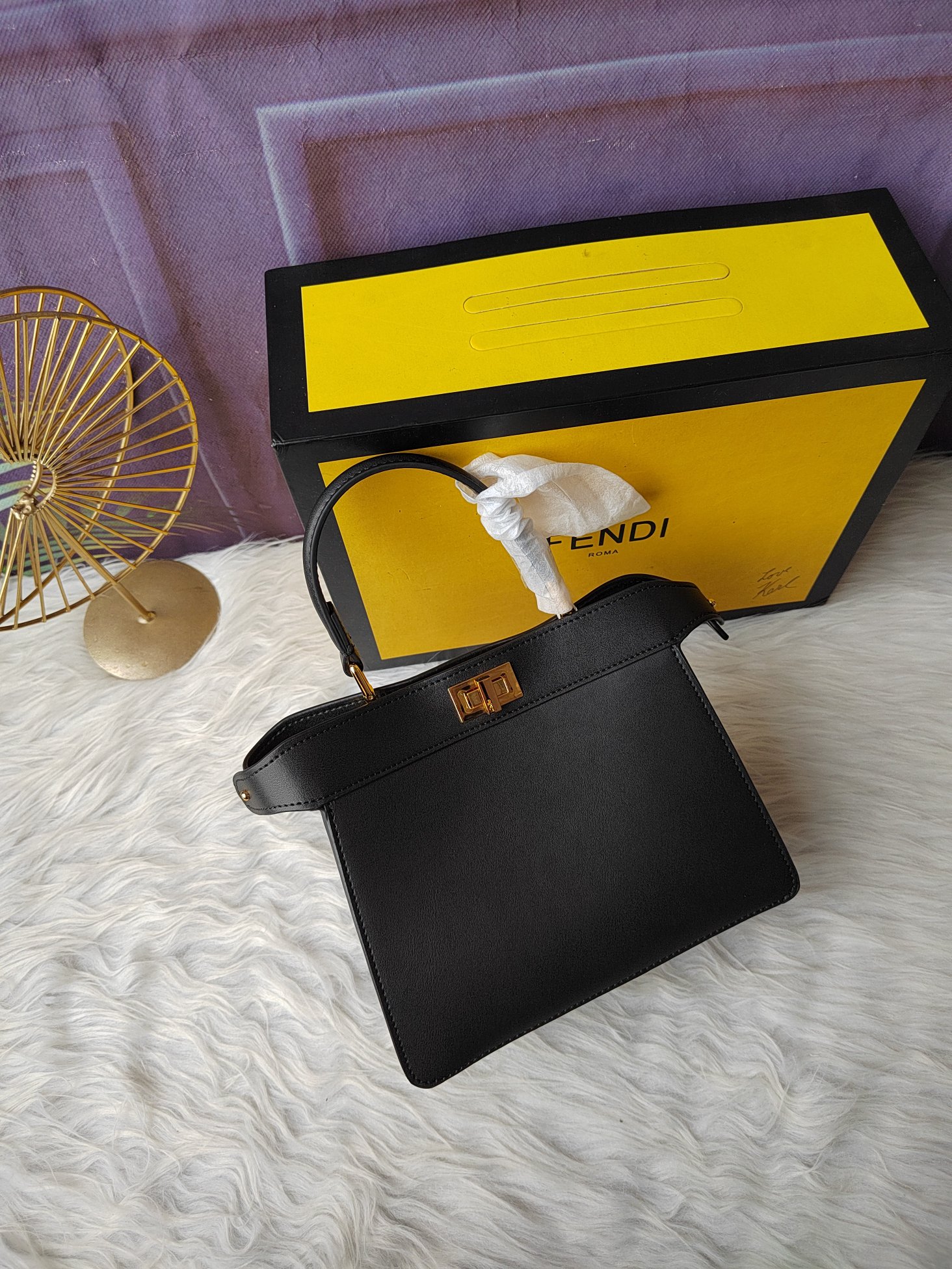 【Fendi】Peekaboo 20-15.5-11cm