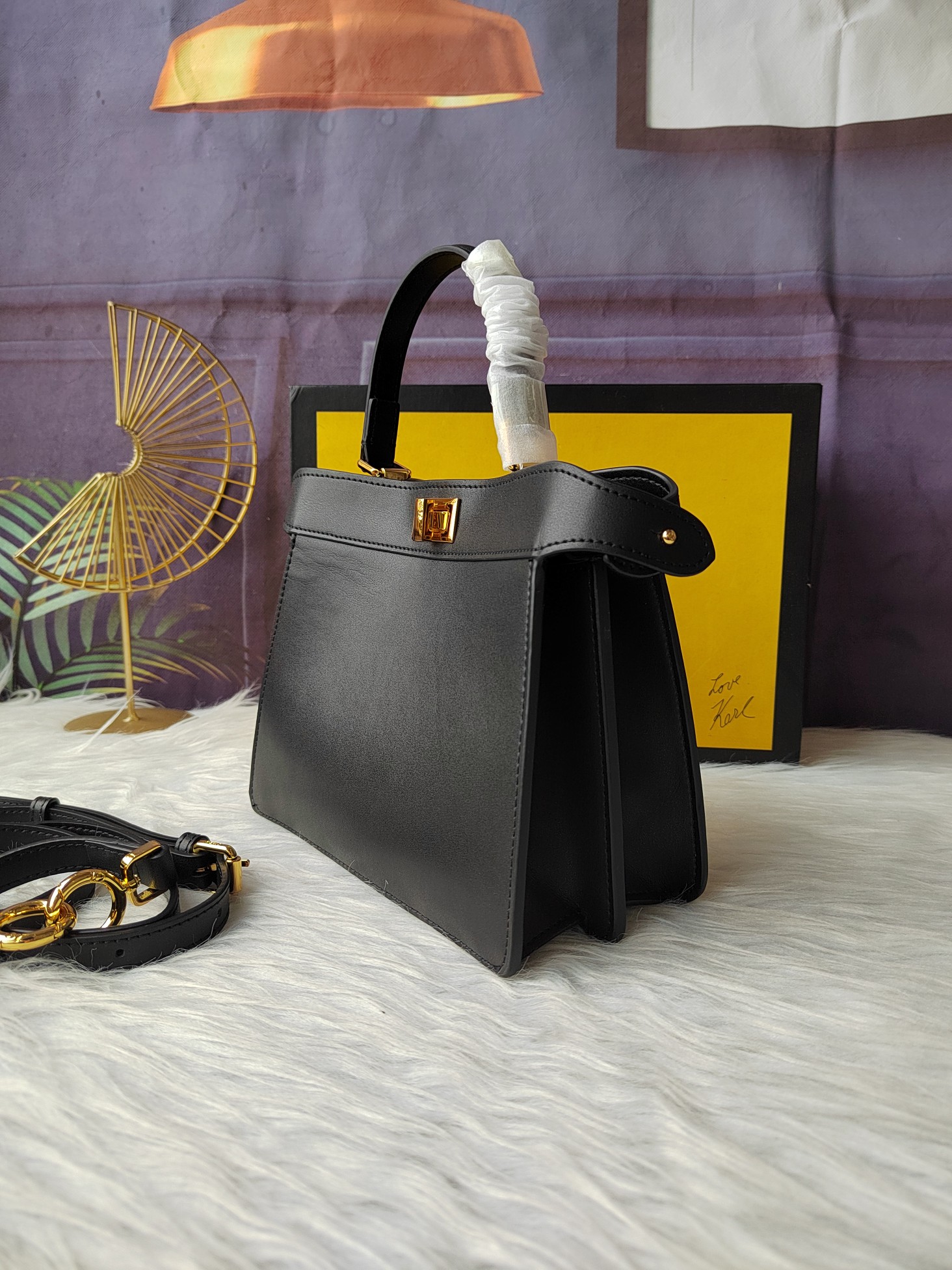 【Fendi】Peekaboo 20-15.5-11cm