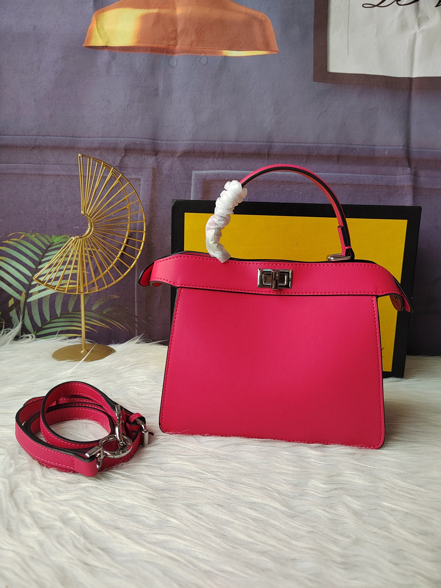 【Fendi】Peekaboo 20-15.5-11cm